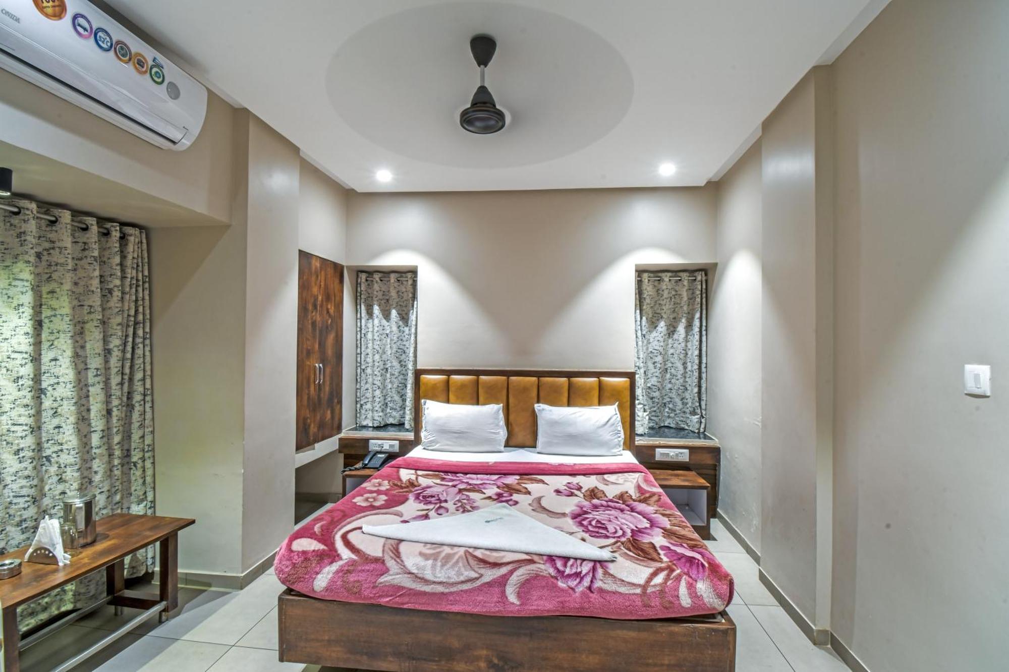 Hotel Vrindavan Deluxe Kolhapur Luaran gambar