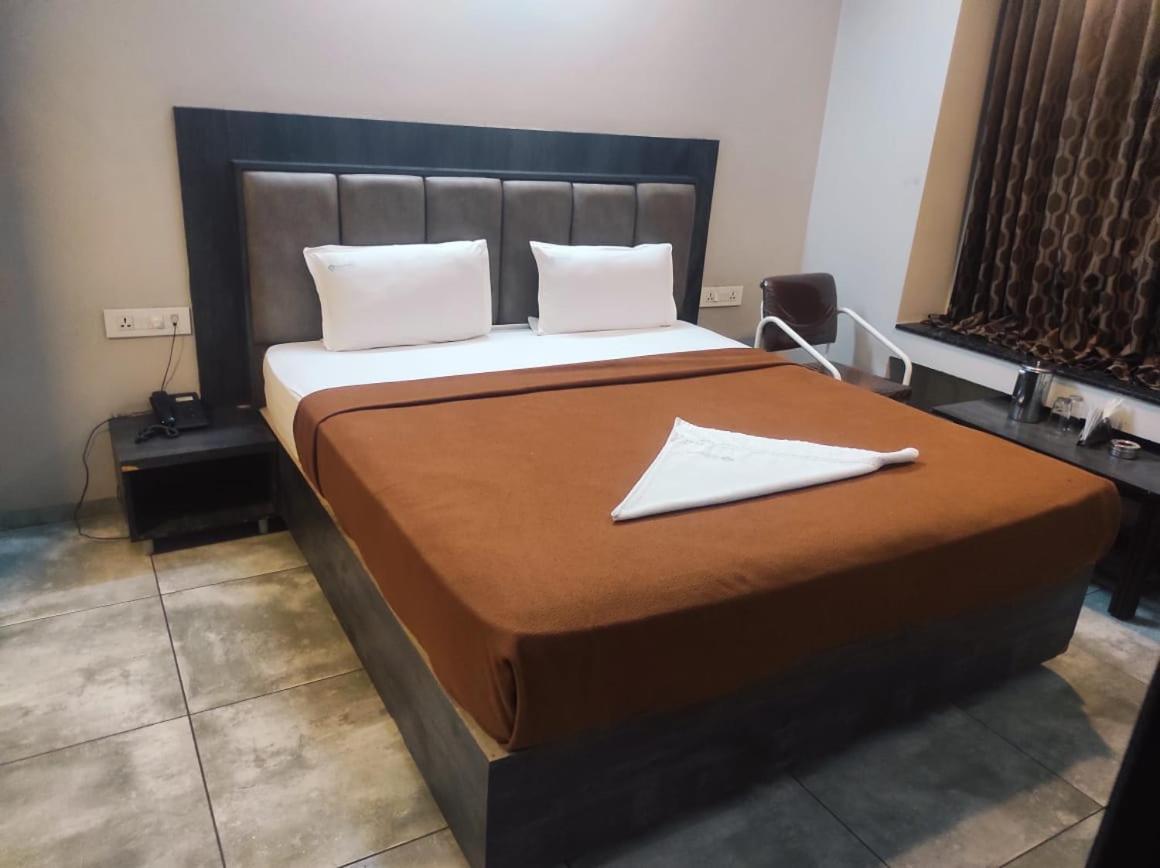 Hotel Vrindavan Deluxe Kolhapur Luaran gambar