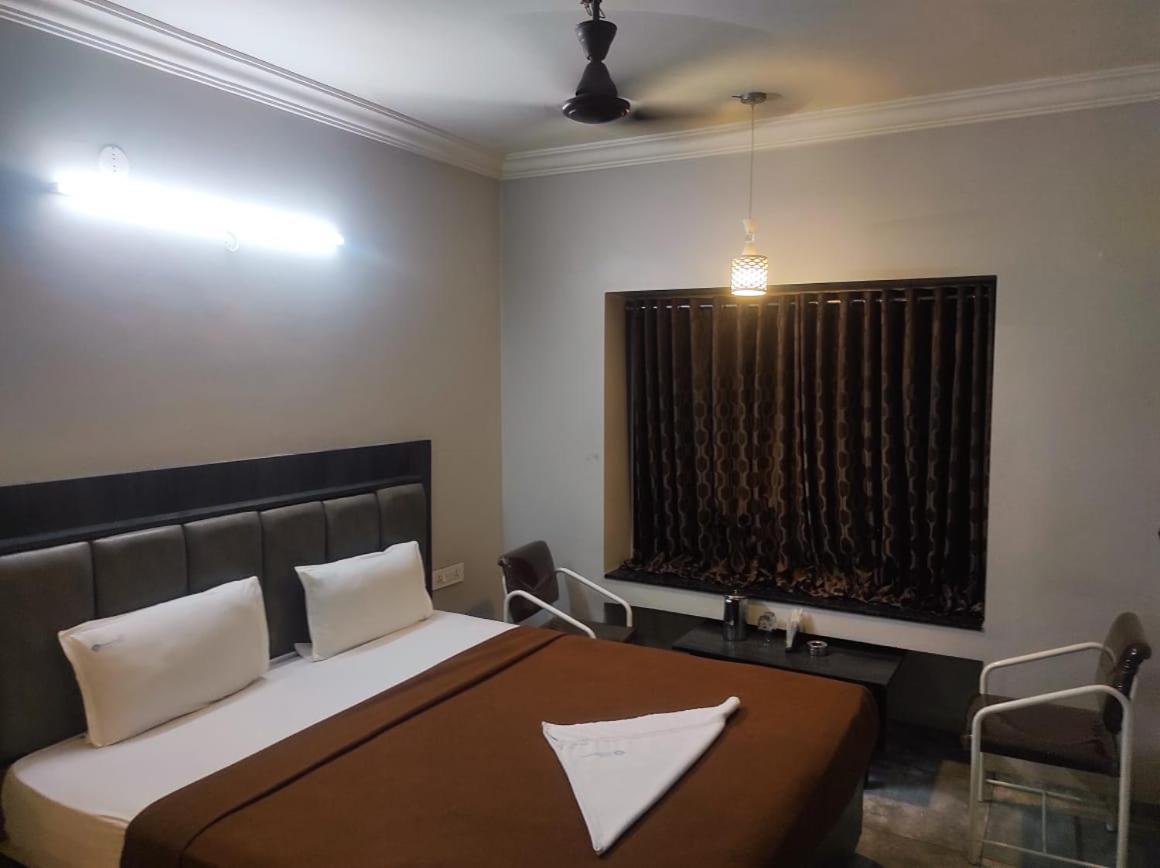 Hotel Vrindavan Deluxe Kolhapur Luaran gambar
