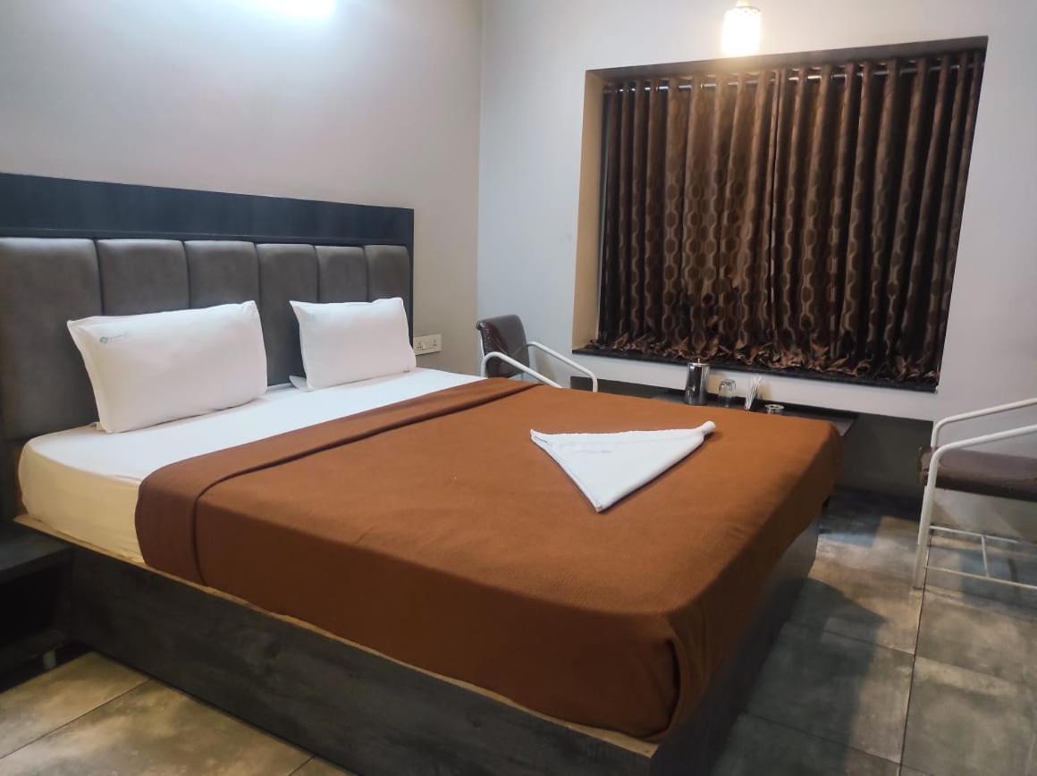 Hotel Vrindavan Deluxe Kolhapur Luaran gambar