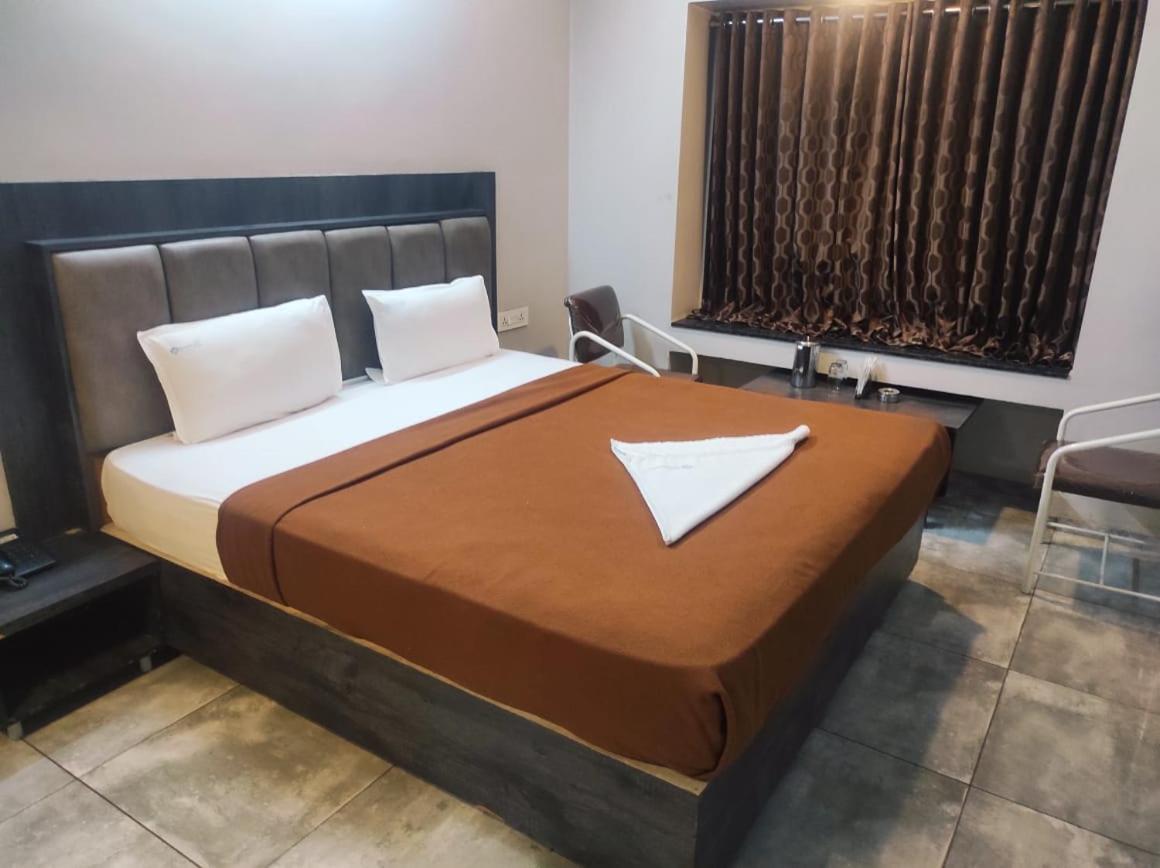Hotel Vrindavan Deluxe Kolhapur Luaran gambar