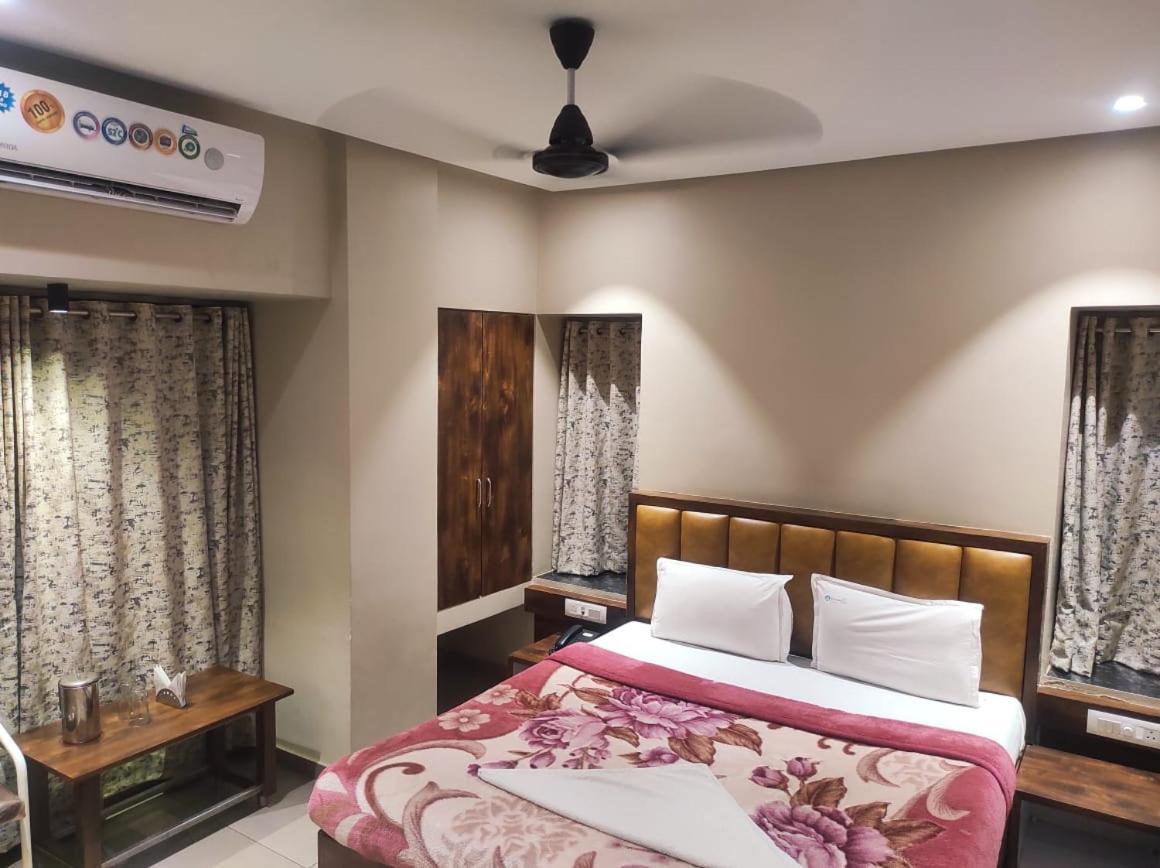 Hotel Vrindavan Deluxe Kolhapur Luaran gambar