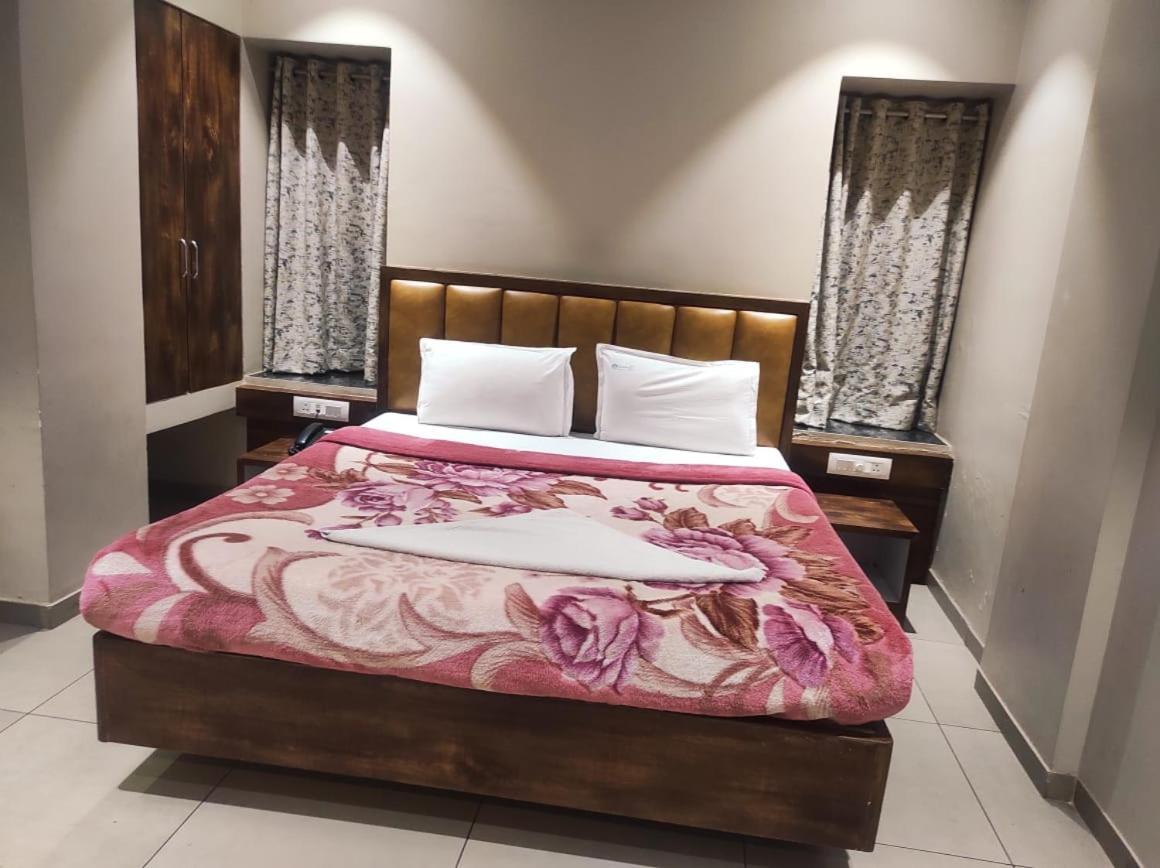 Hotel Vrindavan Deluxe Kolhapur Luaran gambar