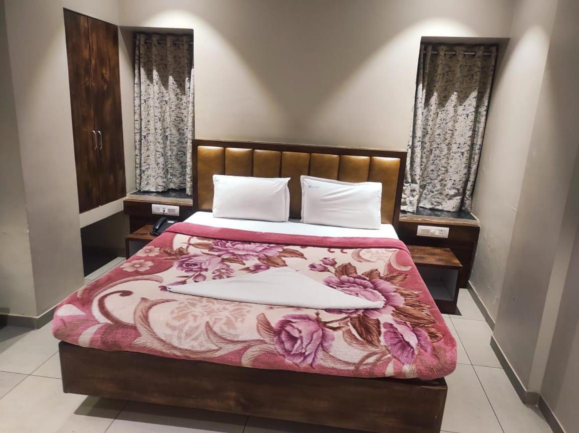 Hotel Vrindavan Deluxe Kolhapur Luaran gambar