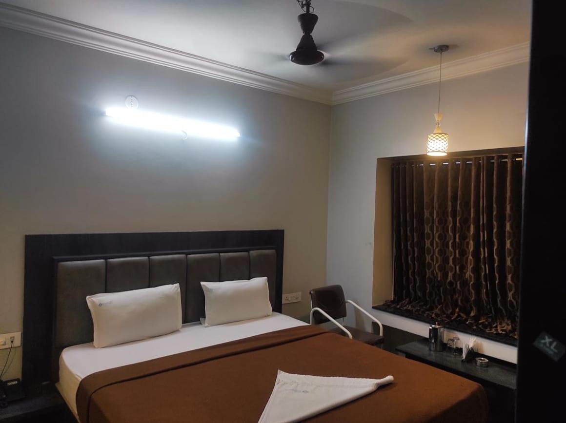 Hotel Vrindavan Deluxe Kolhapur Luaran gambar