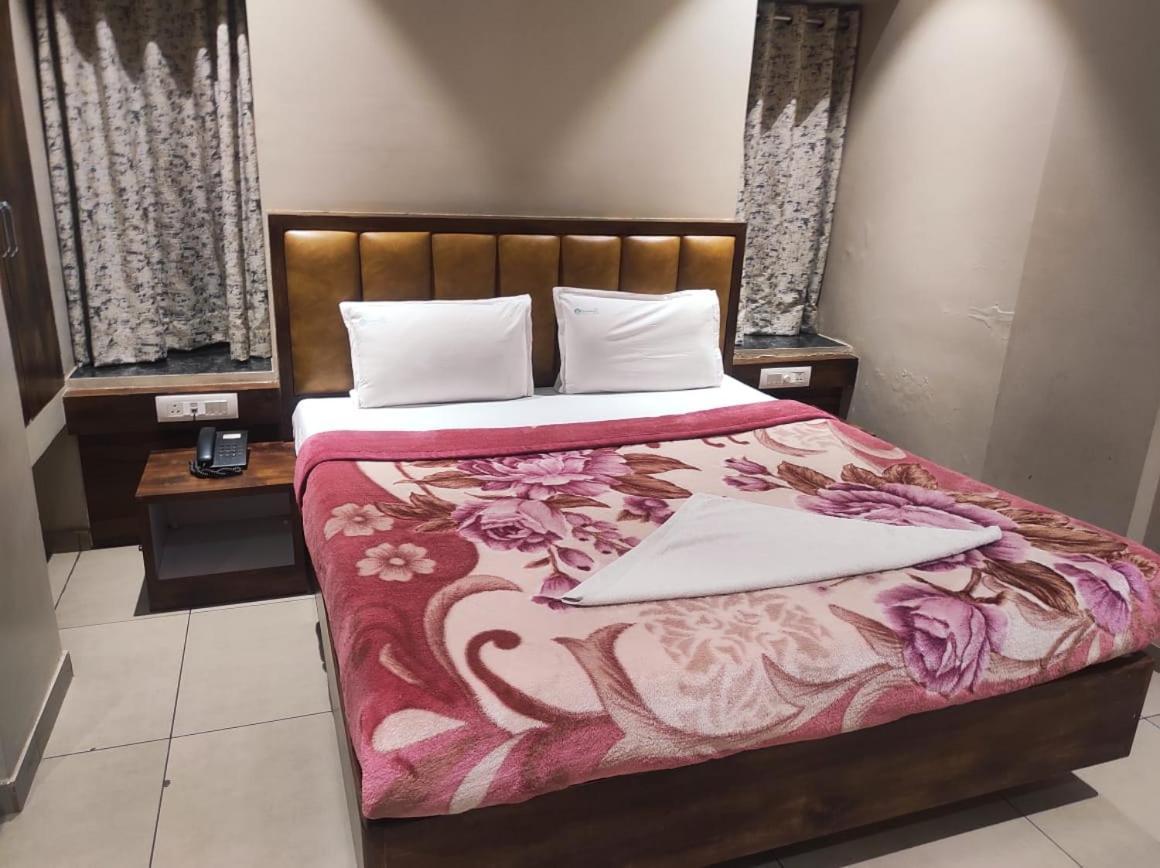 Hotel Vrindavan Deluxe Kolhapur Luaran gambar