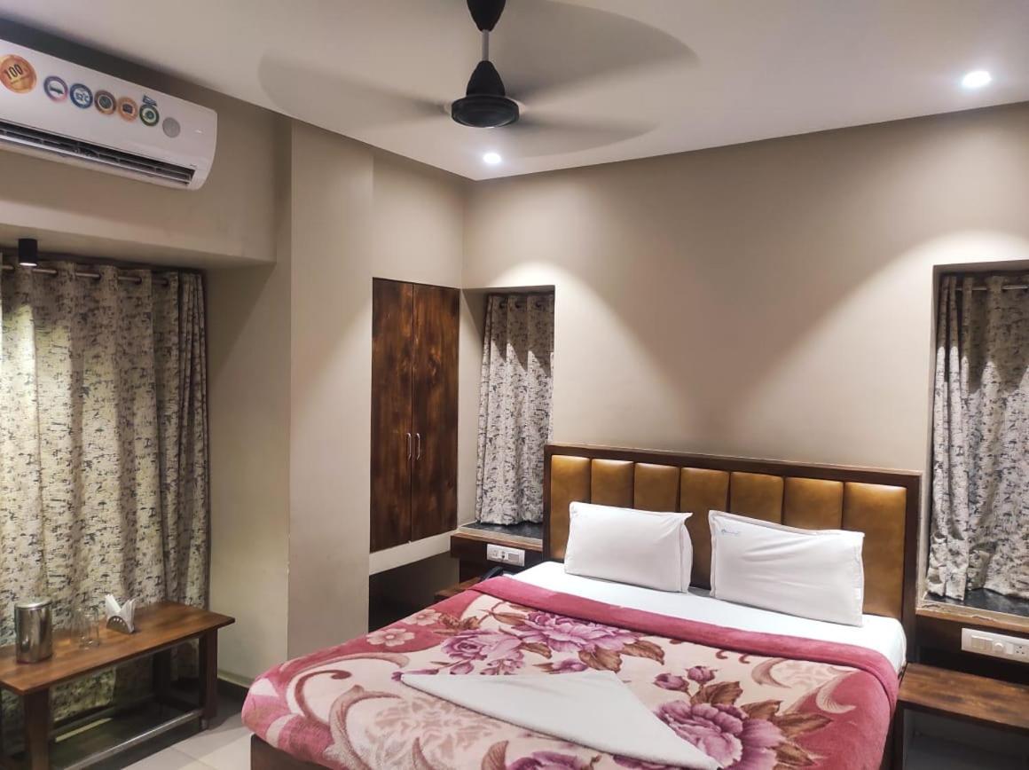 Hotel Vrindavan Deluxe Kolhapur Luaran gambar