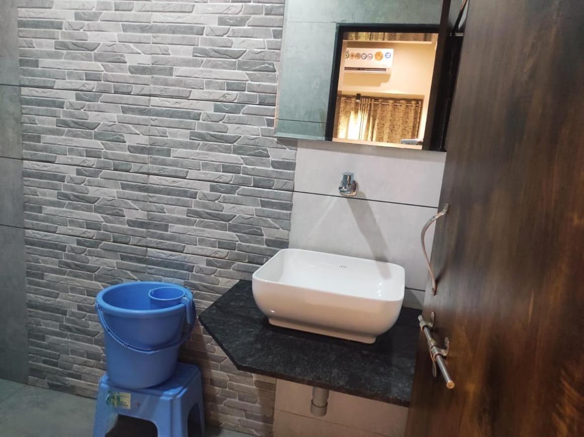 Hotel Vrindavan Deluxe Kolhapur Luaran gambar