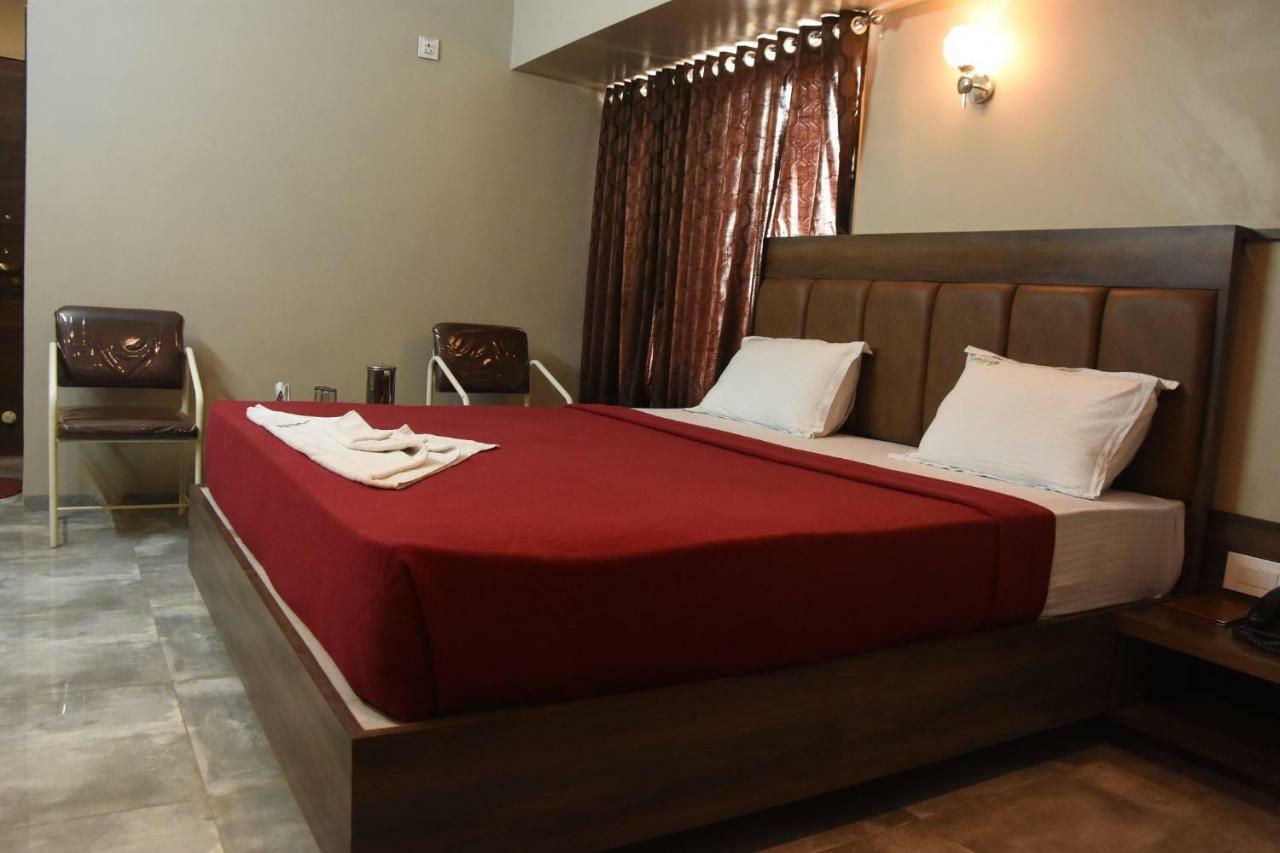 Hotel Vrindavan Deluxe Kolhapur Luaran gambar